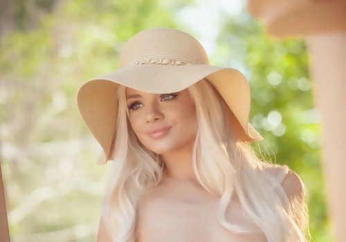 Elsa Jean Brings the Heat for the Summer